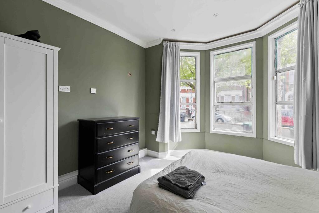 Modern 3 Bed Apartment In Tottenham Londyn Zewnętrze zdjęcie