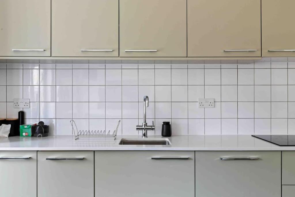 Modern 3 Bed Apartment In Tottenham Londyn Zewnętrze zdjęcie